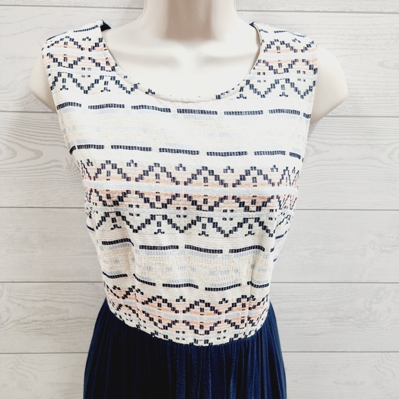 Anthro. Dolan Embroidered Dress - Picture 2 of 7